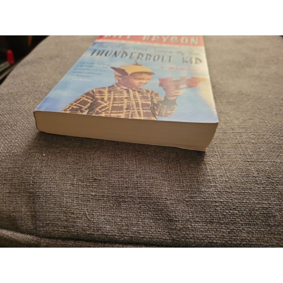 The Life and Times of the Thunderbolt Kid: A Memoir by Bryson, Bill - Picture 4 of 7